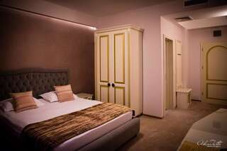 Отель Hotel Rais Тыргу-Жиу Двухместный номер с 1 кроватью и балконом-11