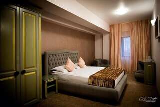 Отель Hotel Rais Тыргу-Жиу Двухместный номер с 1 кроватью и балконом-17